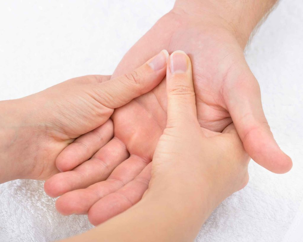 massage de mains réflexologie à issoire (63)
